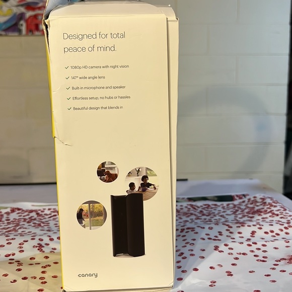 Canary View indoor HD security camera that connects to your phone. In black. - Picture 2 of 4